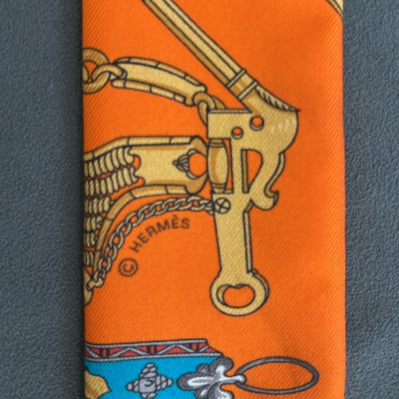 Hermes scarf 33x2”
Wore one time only. Excellent condition - Picture 5 of 10